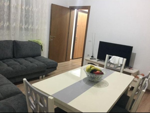 Tirane, jepet me qera Vile 3+1 Kati 1, 340 m² 700 € (Rruga Gramoz Pashko)