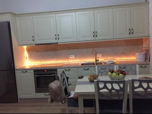 Tirane, jepet me qera Vile 3+1 Kati 1, 340 m² 700 € (Rruga Gramoz Pashko)