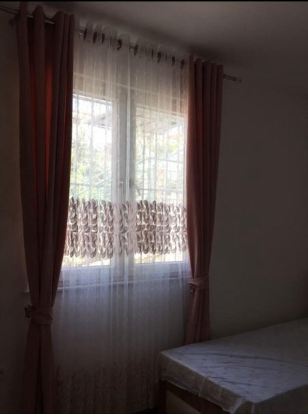 Tirane, jepet me qera Vile 3+1 Kati 1, 340 m² 700 € (Rruga Gramoz Pashko)