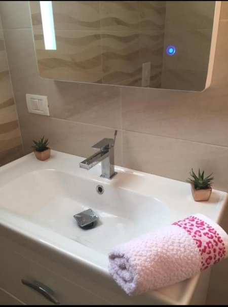 Tirane, jepet me qera Vile 3+1 Kati 1, 340 m² 700 € (Rruga Gramoz Pashko)
