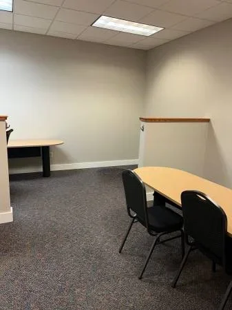 Tirane, jepet me qera zyre Kati 3, 75 m² 1.000 € (Blloku)