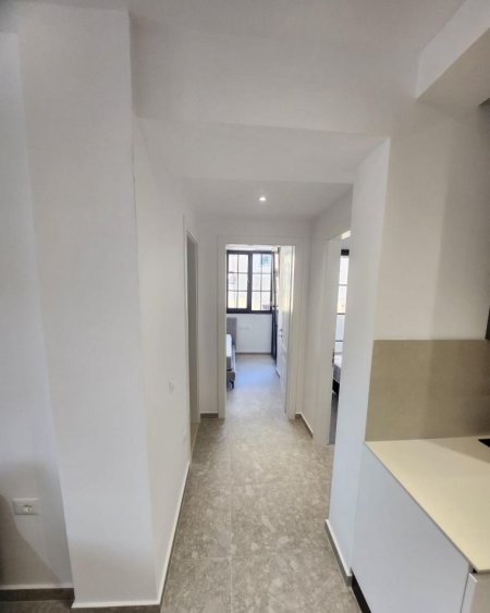 Tirane, jepet me qera zyre Kati 3, 75 m² 1.000 € (Blloku)