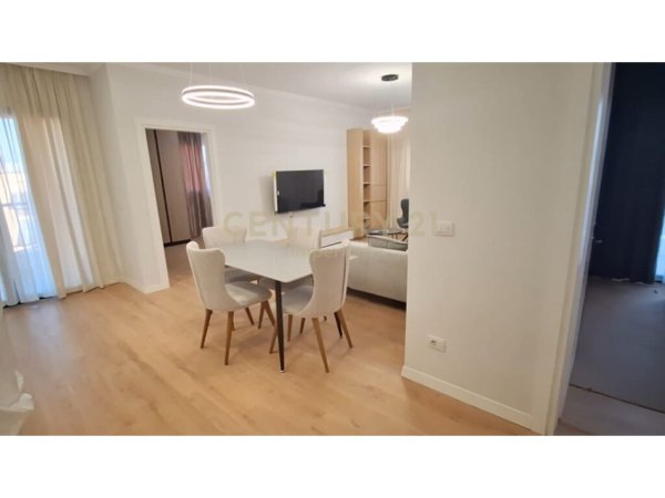 Tirane, jepet me qera apartament 2+1+Aneks+Ballkon Kati 5, 125 m² 1.100 € (rruga e Durresit)