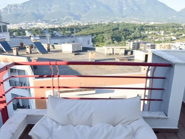 Tirane, jepet me qera apartament 2+1+Ballkon Kati 7, 80 m² 900 € (Liqeni i Thate)