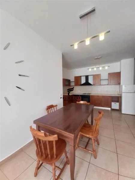 Tirane, jepet me qera apartament 2+1 Kati 7, 110 m² 600 € (SELVIA)