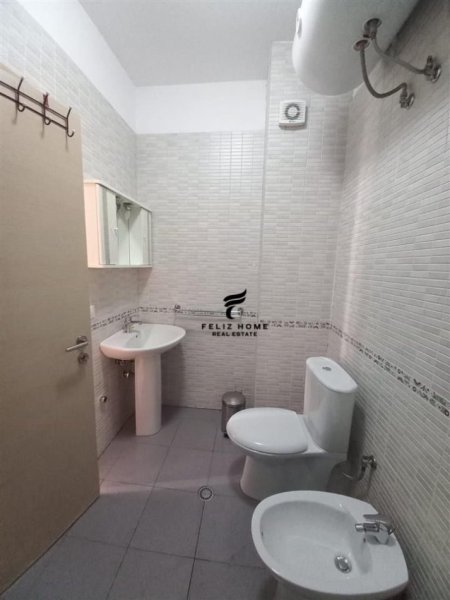 Tirane, jepet me qera apartament 2+1 Kati 7, 110 m² 600 € (SELVIA)