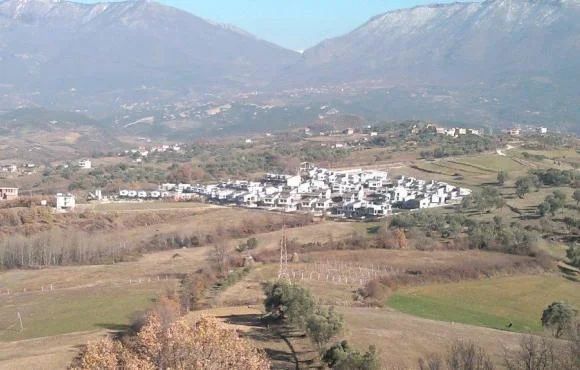 Tirane, shitet truall , 7.000 m² 560.000 € (Lunder)