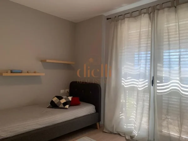 Tirane, shitet apartament 2+1+Aneks+Ballkon Kati 3, 95 m² € (Liqeni i Thate)