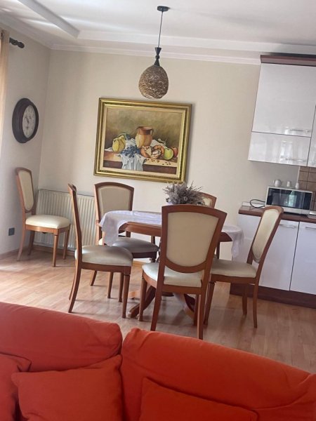 Tirane, jepet me qera apartament 3+1+Aneks+Ballkon Kati 3, 130 m² 650 € (Qender)