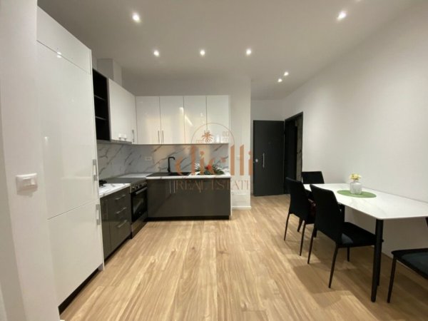 Tirane, shitet apartament 2+1+Ballkon, 110 m² (Tirana Garden Building, ne Rrugen e Kavajes)