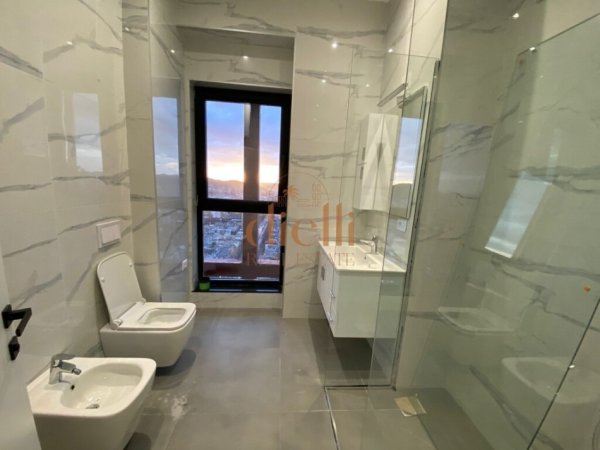 Tirane, shitet apartament 2+1+Ballkon, 110 m² (Tirana Garden Building, ne Rrugen e Kavajes)