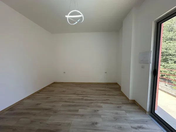 Tirane, shitet apartament 2+1 Kati 2, 101 m² 125.000 € (FRESK)
