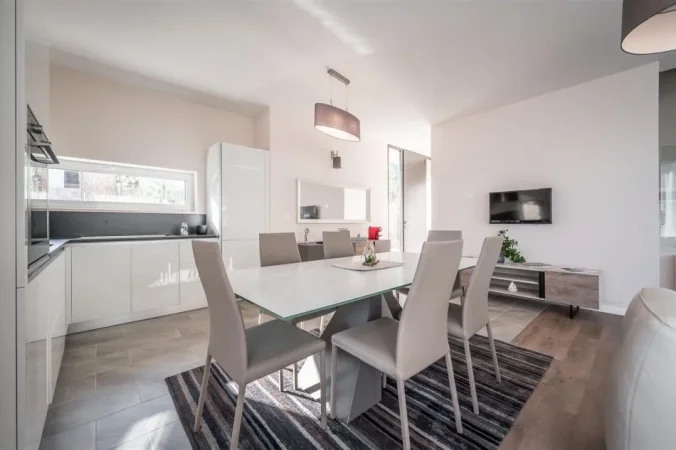 Durres, shitet Vile 4+1 Kati 3, 246 m² 890.000 € (San Pietro)