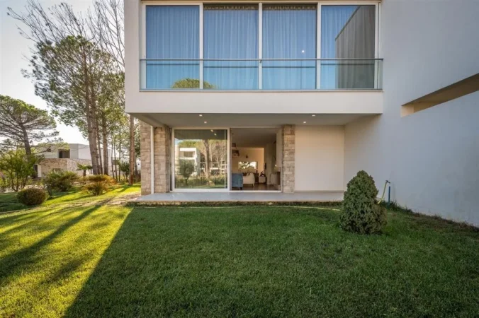 Durres, shitet Vile 4+1 Kati 3, 246 m² 890.000 € (San Pietro)