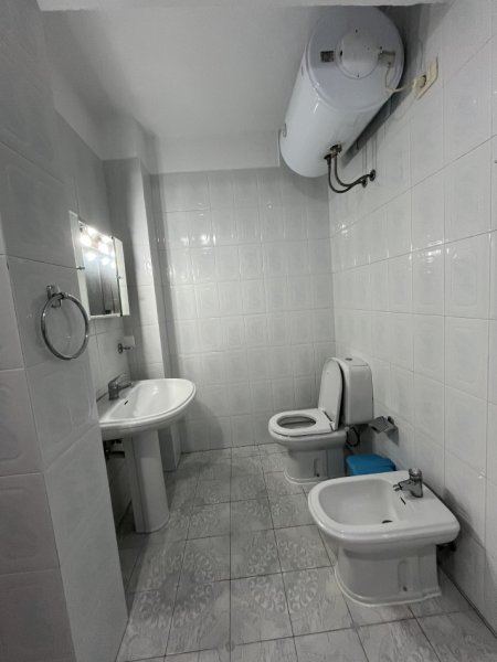 Tirane, jepet me qera shtepi 2+1+Ballkon Kati 1, 110 m² 500 € (Kristina Koljaka, 150m larg spitalit Amerikan 2, Tirane)