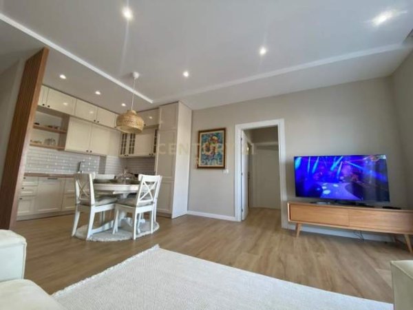 Tirane, jepet me qera apartament 4+1 Kati 7, 96 m² 1.200 Euro (21 Dhjetorit)