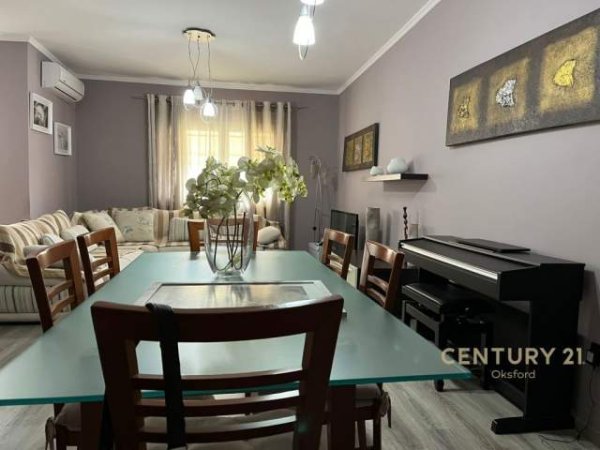 Tirane, jepet me qera apartament 2+1 Kati 5, 164 m² 600 Euro (Komuna e Parisit)