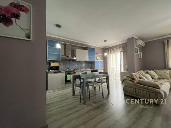 Tirane, jepet me qera apartament 2+1 Kati 5, 164 m² 600 Euro (Komuna e Parisit)
