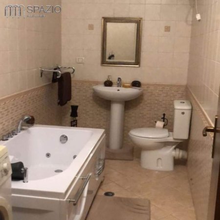 Tirane, jepet me qera apartament 2+1+BLK Kati 5, 110 m² 550 Euro (Rruga ''Frederik Shiroka'')
