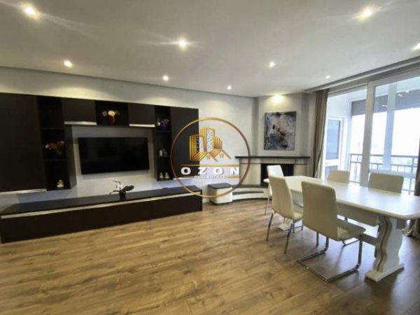 Tirane, jepet me qera apartament 2+1+2 Kati 13, 125 m² 850 Euro (Ish Ekspozita)