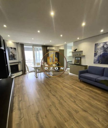 Tirane, jepet me qera apartament 2+1+2 Kati 13, 125 m² 850 Euro (Ish Ekspozita)