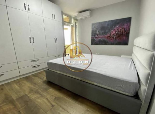 Tirane, jepet me qera apartament 2+1+2 Kati 13, 125 m² 850 Euro (Ish Ekspozita)