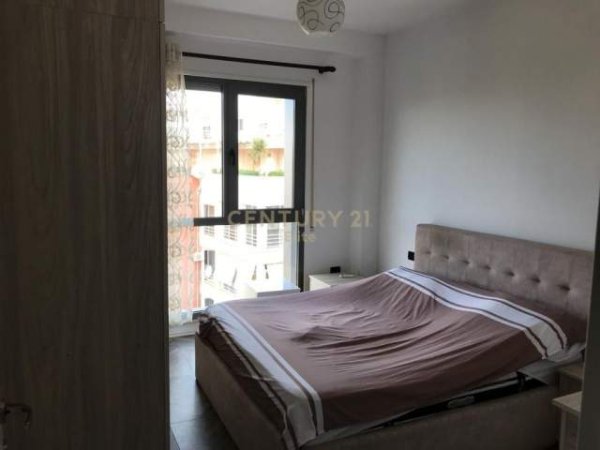 Tirane, jepet me qera apartament 2+1 Kati 5, 650 Euro