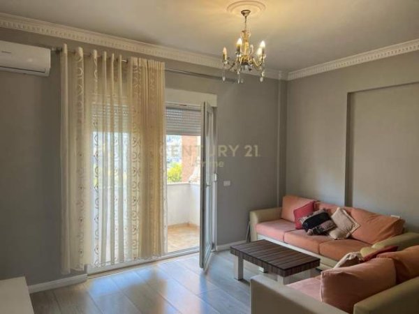 Tirane, jepet me qera apartament 2+1 Kati 5, 77 m² 500 Euro (Vasil Shanto)