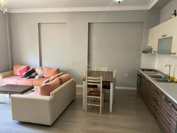 Tirane, jepet me qera apartament 2+1 Kati 5, 77 m² 500 Euro (Vasil Shanto)