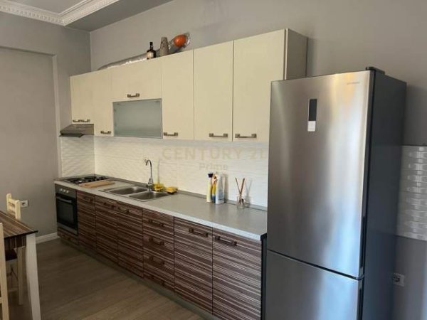 Tirane, jepet me qera apartament 2+1 Kati 5, 77 m² 500 Euro (Vasil Shanto)