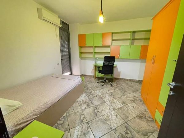 Shqiperi, jepet me qera apartament 3+1 Kati 6, 140 m² 700 Euro (Rruga e Barrikadave)