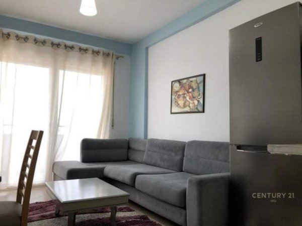 Tirane, jepet me qera apartament 1+1 Kati 7, 74 m² 480 Euro (Komuna e Parisit)