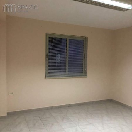 Tirane, jepet me qera apartament 2+1+BLK Kati 3, 105 m² 400 Euro (Rruga ''Kavajes'')