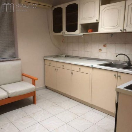 Tirane, jepet me qera apartament 2+1+BLK Kati 3, 105 m² 400 Euro (Rruga ''Kavajes'')