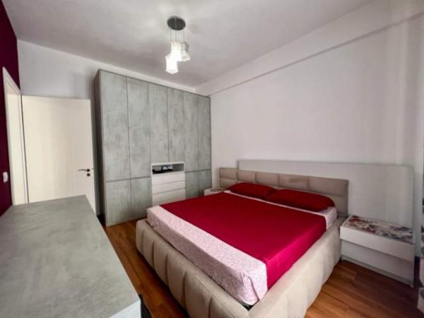 Tirane, jepet me qera apartament 1+1 Kati 4, 60 m² 400 Euro (21 Dhjetori)
