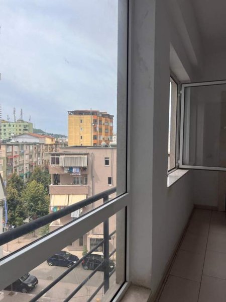 Tirane, jepet me qera apartament 1+1 Kati 4, 60 m² 400 Euro (21 Dhjetori)