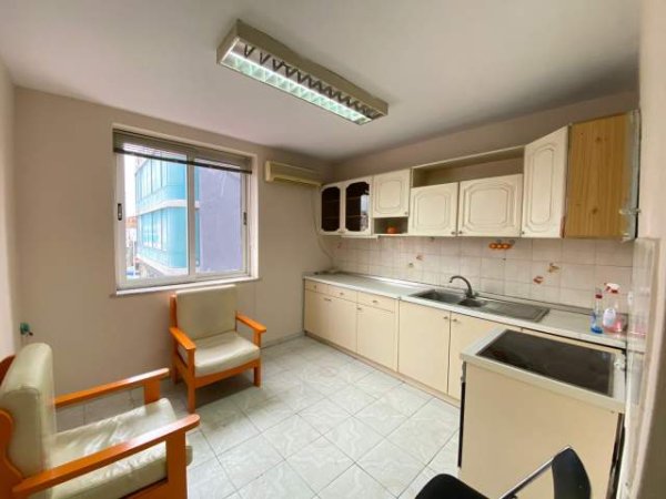 Tirane, jepet me qera apartament 3+1+BLK Kati 3, 105 m² 450 Euro (21 Dhjetori)