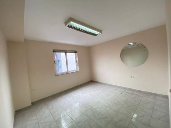 Tirane, jepet me qera apartament 3+1+BLK Kati 3, 105 m² 450 Euro (21 Dhjetori)