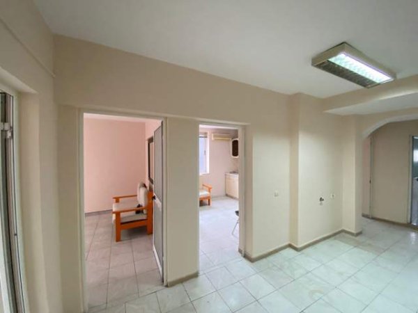 Tirane, jepet me qera apartament 3+1+BLK Kati 3, 105 m² 450 Euro (21 Dhjetori)