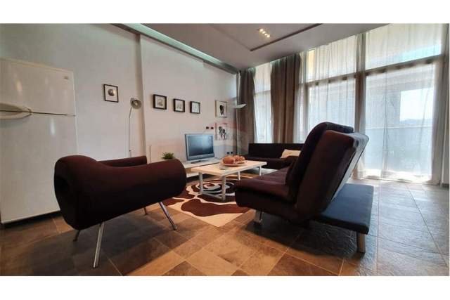 Tirane, jepet me qera apartament 3+1 140 m² 1.100 Euro (LIBRI UNIVERSITARE)
