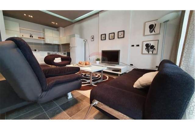 Tirane, jepet me qera apartament 3+1 140 m² 1.100 Euro (LIBRI UNIVERSITARE)