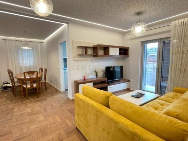 Tirane, jepet me qera apartament 2+1 Kati 3, 100 m² 460 Euro (Prane Kristal Center, Shkolla ''At Zef Pellumbi")