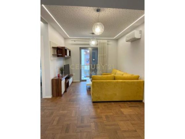 Tirane, jap me qera apartament 2+1+BLK Kati 3, 100 m² 500 Euro (kristal center)