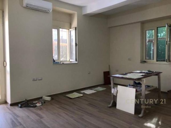 Tirane, ofert ambjent biznesi Kati 2, 75 m² 730 Euro (bulevardi zogu i pare)
