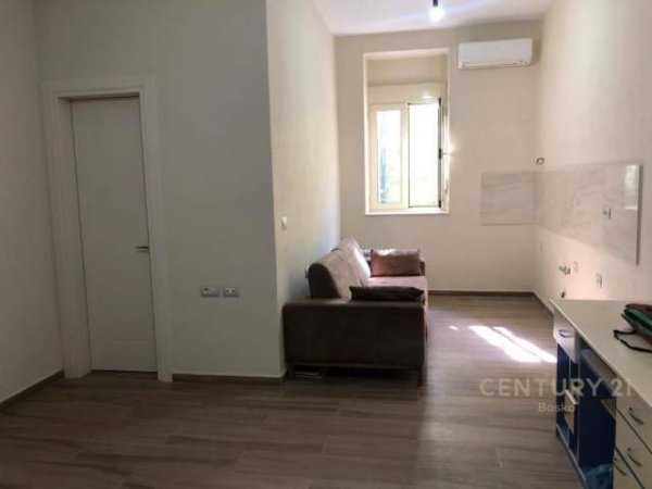 Tirane, ofert ambjent biznesi Kati 2, 75 m² 730 Euro (bulevardi zogu i pare)