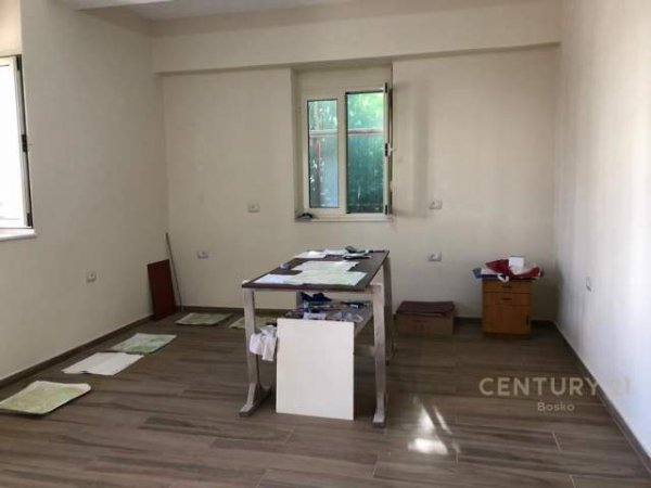 Tirane, ofert ambjent biznesi Kati 2, 75 m² 730 Euro (bulevardi zogu i pare)