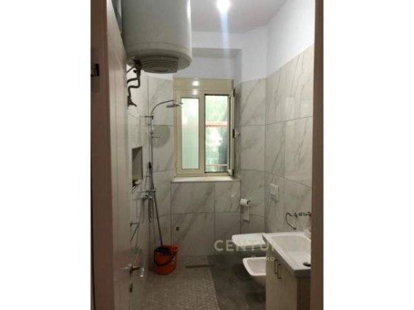 Tirane, ofert ambjent biznesi Kati 2, 75 m² 730 Euro (bulevardi zogu i pare)