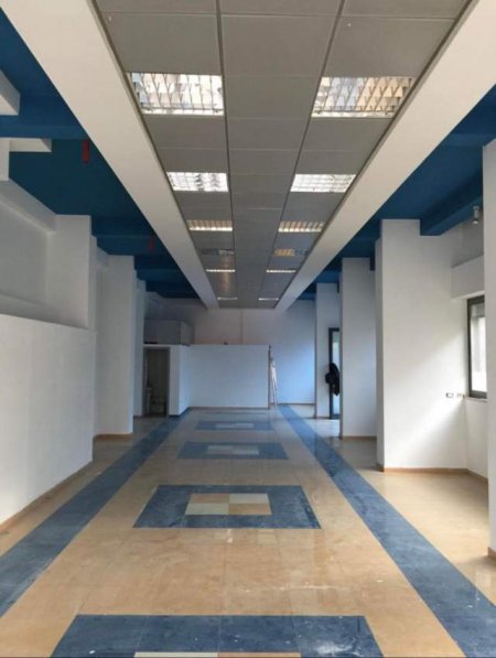 Tirane, jepet me qera dyqan 137 m² 70.000 Leke