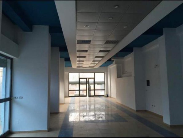 Tirane, jepet me qera dyqan 137 m² 70.000 Leke