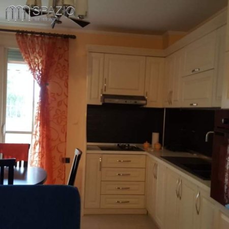 Tirane, jepet me qera apartament 2+1+BLK Kati 1, 70 m² 500 Euro (Rruga ''Vace Zela'')